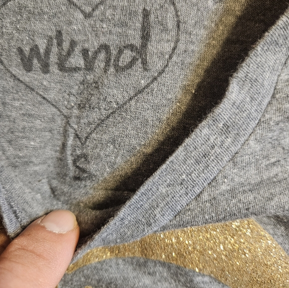 Women's Kiss Sleeveless shirt - Picture 2 of 3